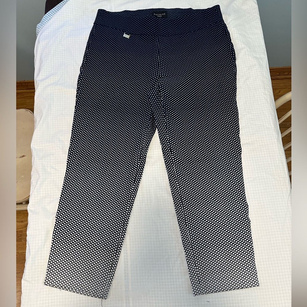 Polkadot, navy and white cropped pants. Size 1X.